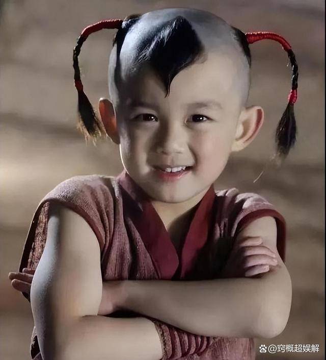 他和张子枫,蒋依依这些同期的童星一起成长.