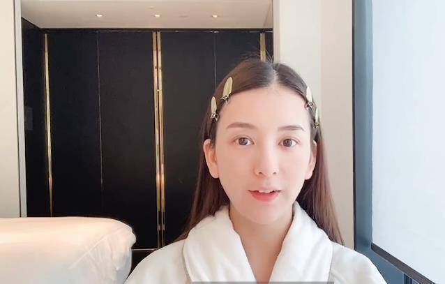 郭富城老婆晒照营业,十级滤镜下眼睛大又圆,"怼脸照"不像33岁_方媛