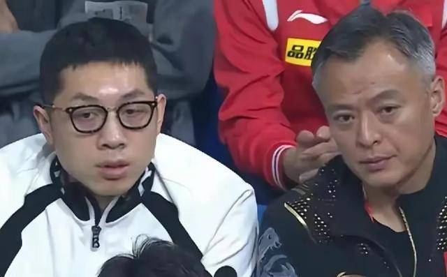 上海地产队的徐鑫-周凯队以1:3(10-12,11-5,7-11,7-11)不敌山东鲁能队