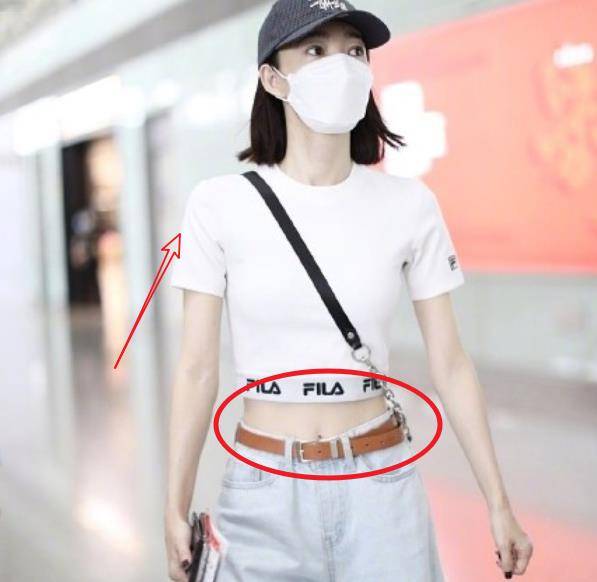 35岁王丽坤生图曝出,看到身材后,确定没有修图?_网友_运动_机场