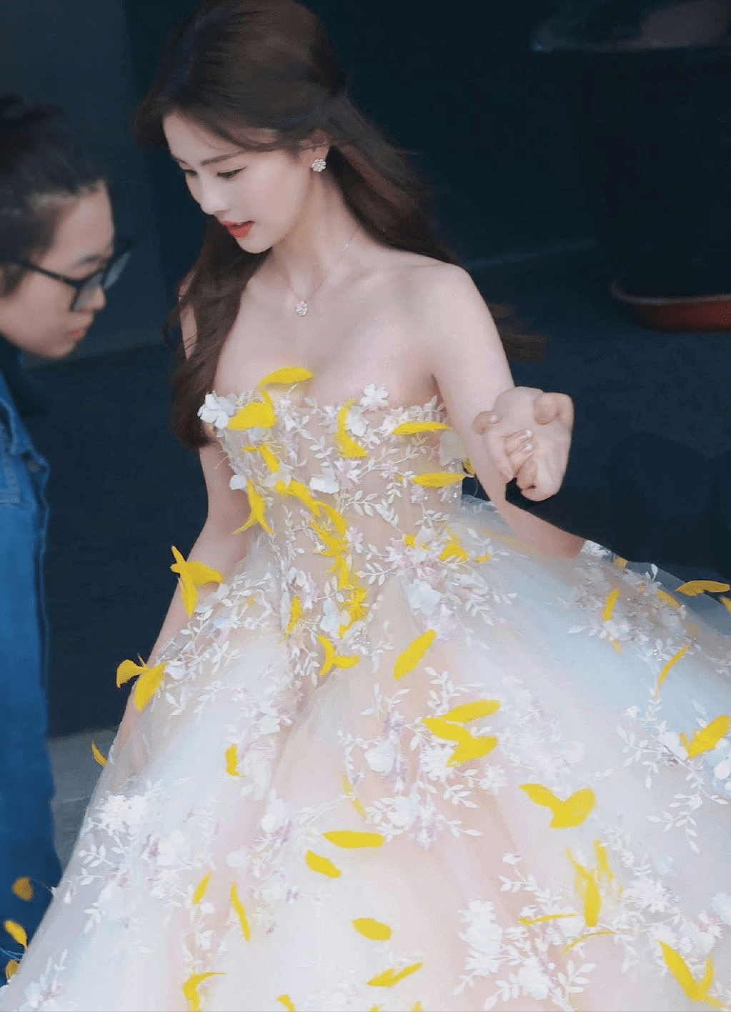 杨幂性感,佟丽娅优雅,杨颖黯然失色,刘亦菲艳压群芳_礼服_造型_设计