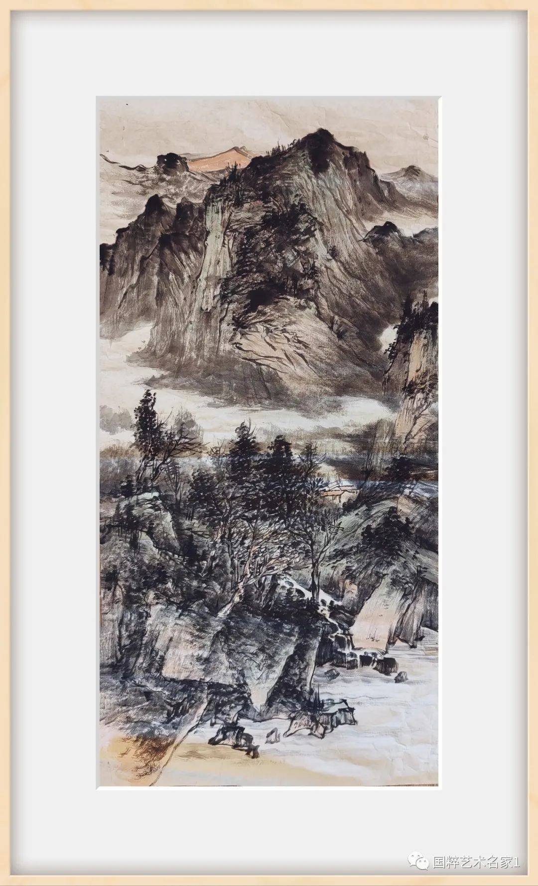 欣赏画家文子千先生创作的水墨画作品,让人感到一种立体的震撼和感染.