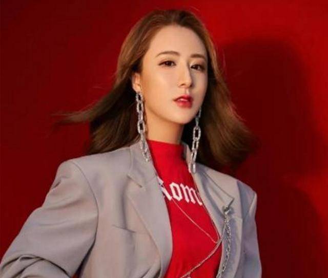 薇娅何去何从所以薇娅的落幕,是她和李佳琪完全不一样的经营模式.