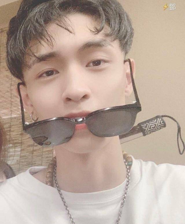 内地男歌手排行榜_华语乐坛10大创作歌手排行榜不仅能唱还能创的歌手(2)