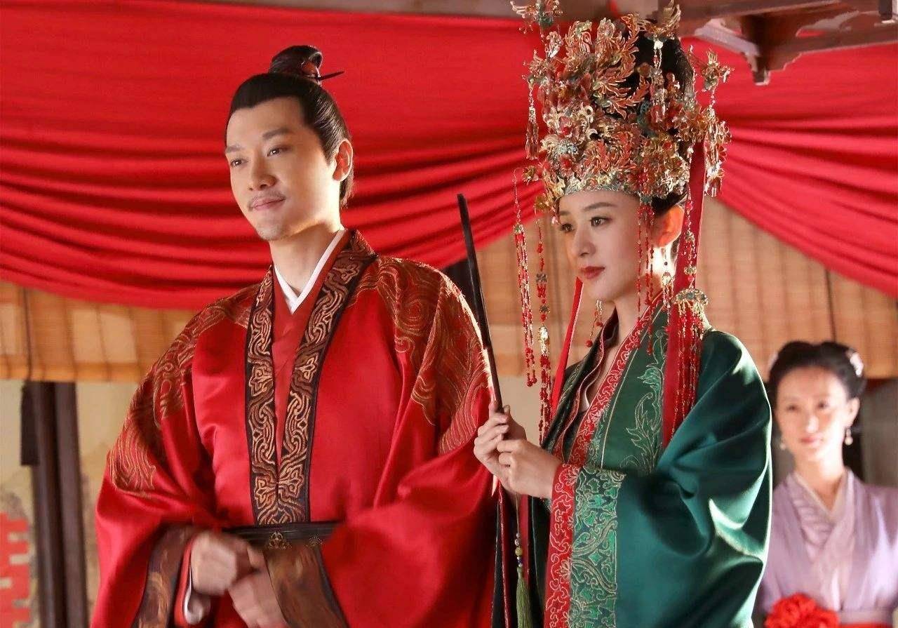 女明星的古装嫁衣造型,赵丽颖绿色嫁衣,杨幂白色嫁衣,谁最美?