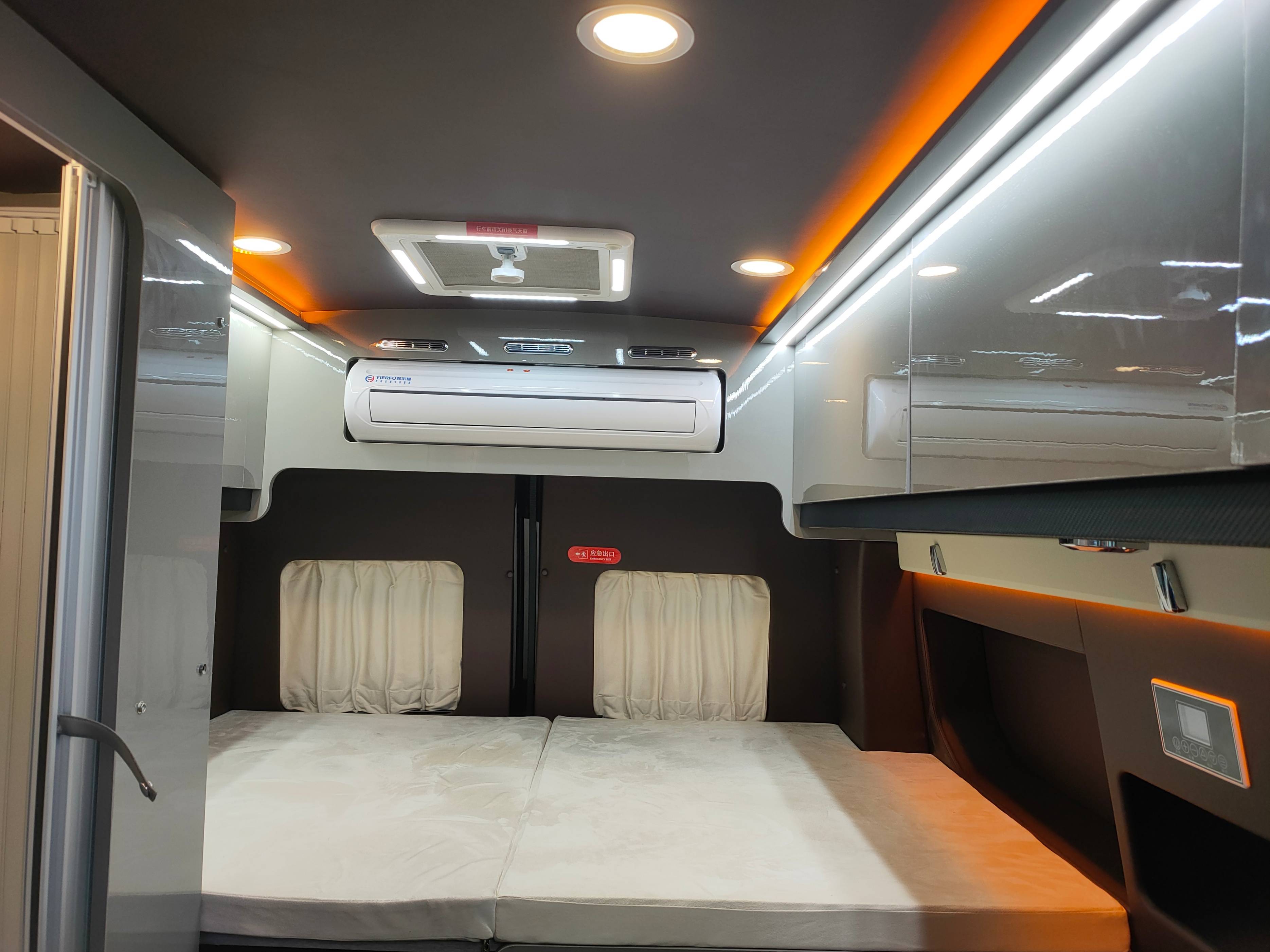 20多万的福特新全顺小房车,自驾旅游首选,工厂现车直接带走!