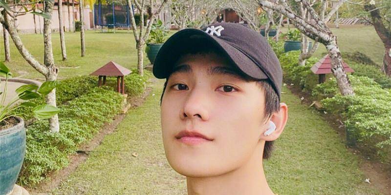 原创杨洋晒自恋自拍照,却被文案抢镜,太过温暖有爱!_实力派_照片_期望