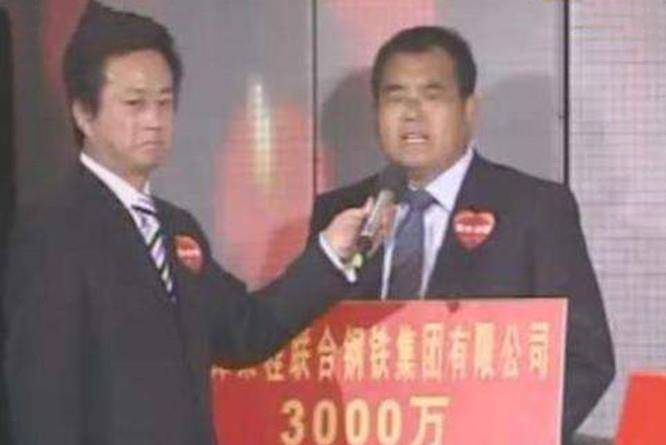 他在第一時間,便向災區捐款1000萬,5月18日,在抗震救災募捐晚會上,本