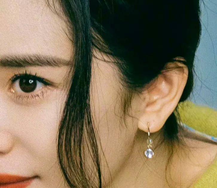 简直不敢相信,杨幂竟然有11个耳洞,其中9个还是一次性打的……_耳朵