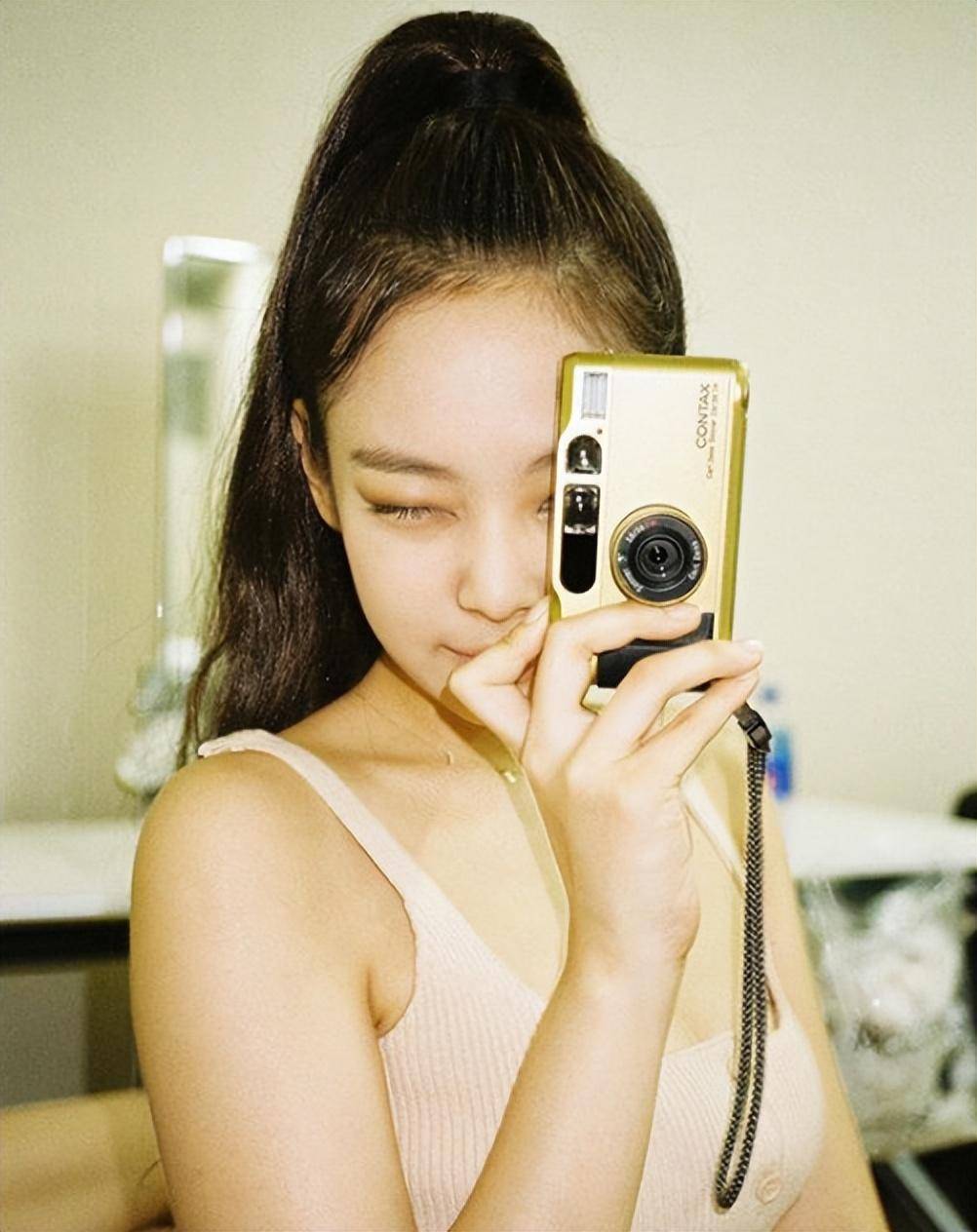 jennie,lisa和小松菜奈用的是什么胶片相机_镜头_明星_闪光灯