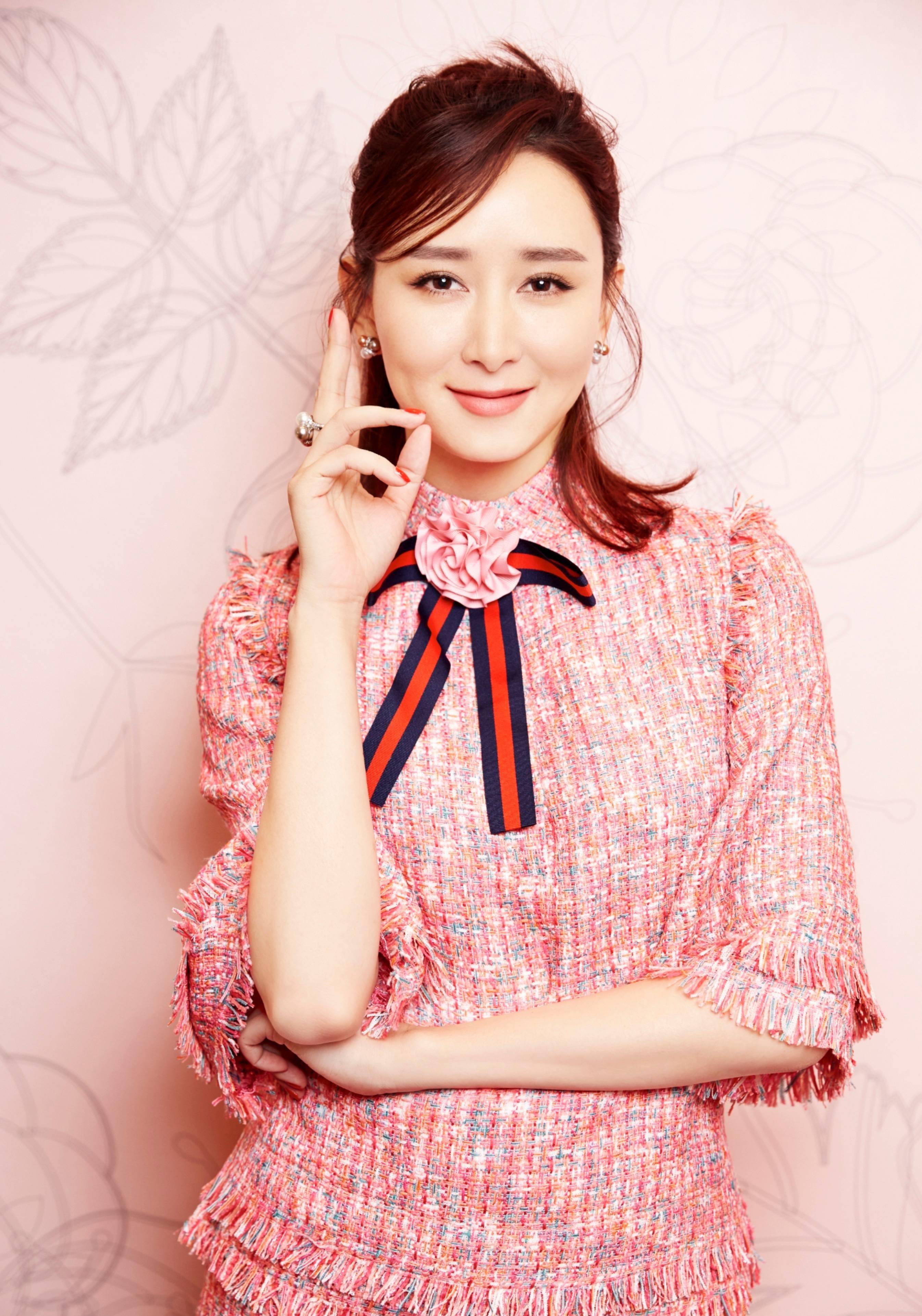 揭秘胡静:颜值与演技齐飞,如何成为娱乐圈新宠儿?