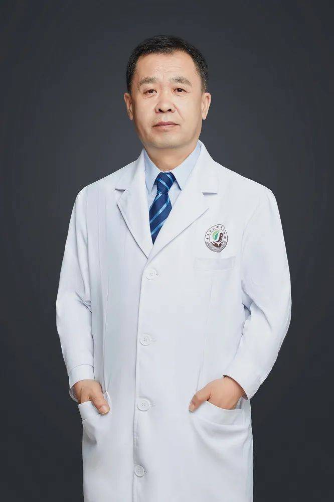 两江新区中医院董政主任中医师获评首届"重庆市基层名中医"!