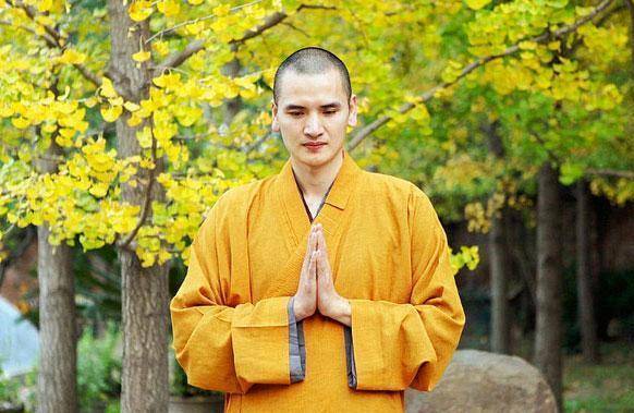 中国最帅80后和尚释明心:拒绝富婆追求,因一首歌遁入空门_父母_时候