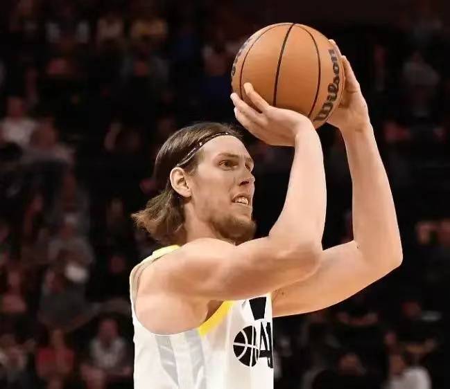 5,爵士队的交易方案是:送出奥利尼克和凯斯勒,得到威金斯和鲁尼.