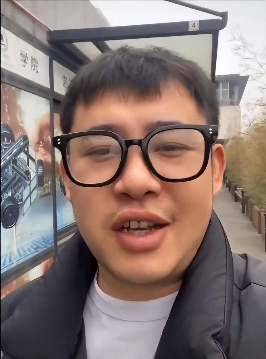 贺天举抱怨郭艾伦,为mc嘲笑张镇麟被解雇了_言论_1_cba