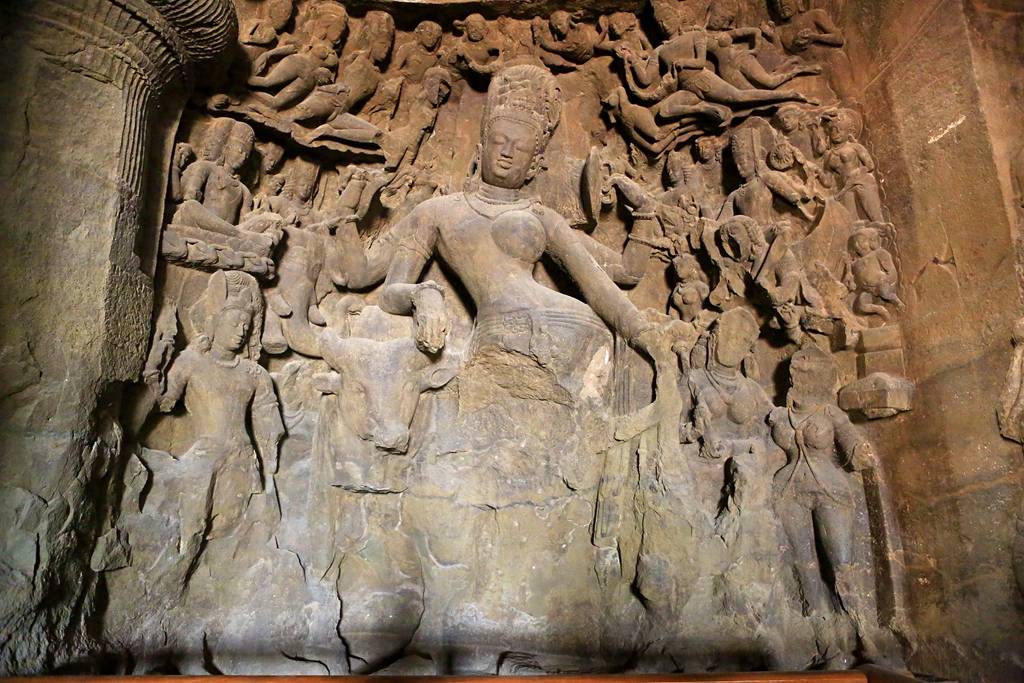 漂过孟买湾造访极为罕见的半男半女湿婆