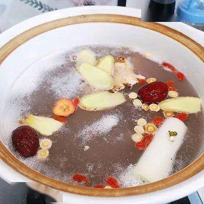 一食鲜味益气补血养颜排骨汤