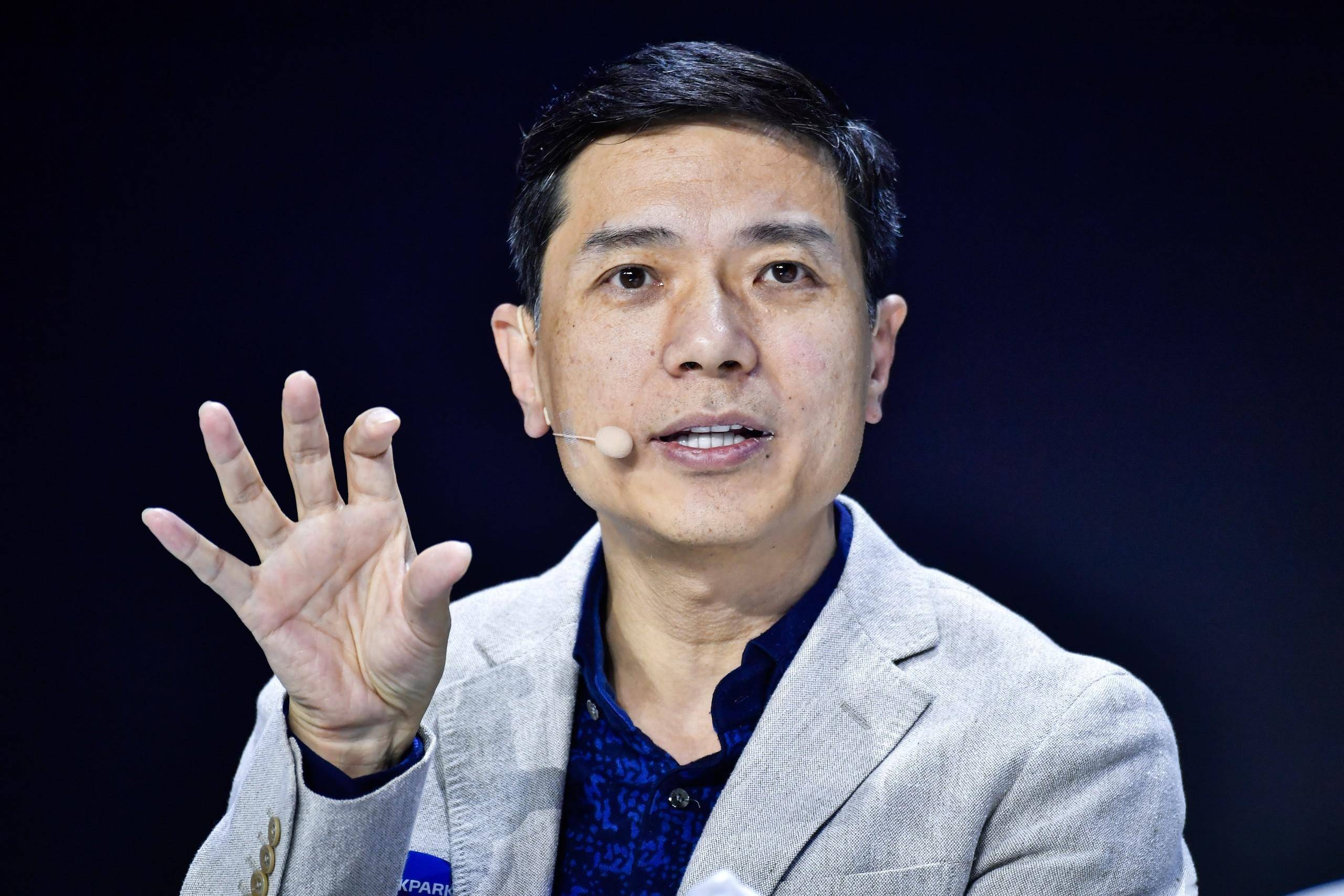 百度成为市值单位后,李彦宏下场带货