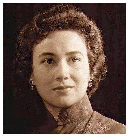 赌王何鸿燊的一生可谓十分传奇,而他的几房太太及儿孙们也都备受外界