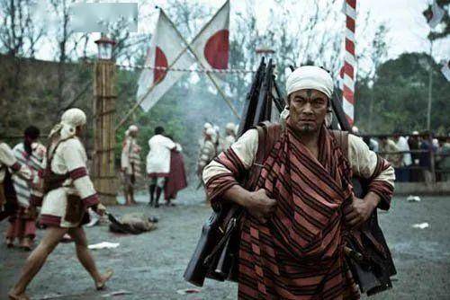 电影的第三个冲突就是身份的冲突了赛德克族里有一对兄弟叫花冈一郎和