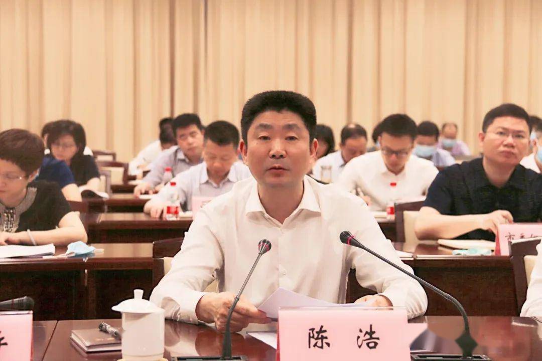 市政府副市长,市扶贫开发工作领导小组副组长娄绍光主持.