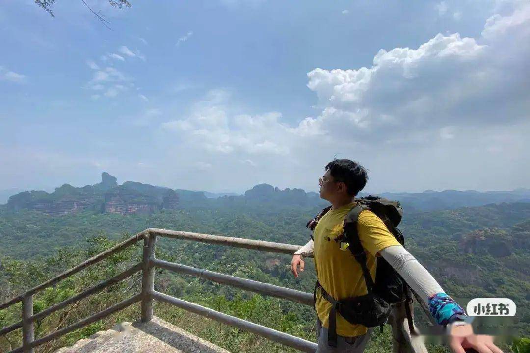 長老峰的景色非常美麗,我們是全程沒走回頭路,靠雙腿上山和下山,如果