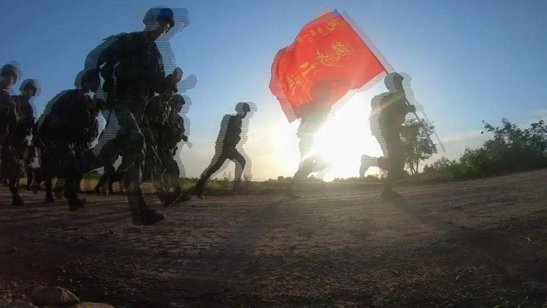 豫西某野外训练场,伴随着嘹亮的冲锋号声,第83集团军某旅装步二连每年