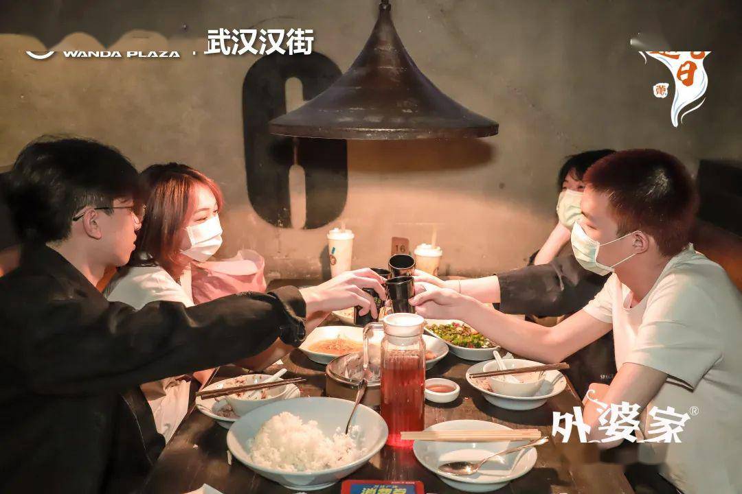 火锅牛腩鳗鱼饭烤肉爱心型虾滑1麻辣牛肉1黑鱼1鸳鸯锅底1吃光!