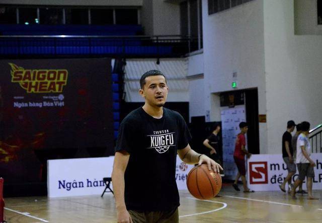 福建浔兴男篮苦寻控卫多年,新疆籍小将卡米然将是答案!