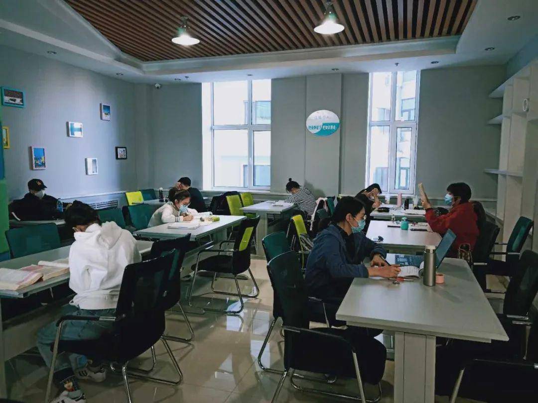 海拉尔区图书馆感受书香的味道