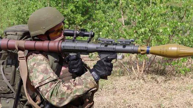 军事趣图在战场上没有什么是一发rpg解决不了的如果有那就两发