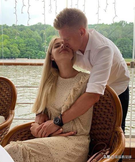 东欧第一颜值的足球主播,曼城飞翼津琴科的未婚妻