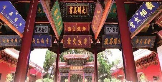 《武威绝句》清·许荪荃武威虽然是座边塞城市,却物阜民殷,有着