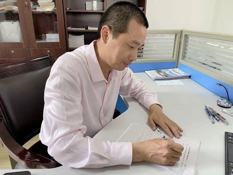 田径场上的落日余晖依旧那么缠绵撩人,我们已经做好了周全准备,我们会