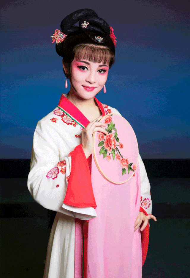 "游·非遗汇"之 海上越剧&二胡表演3活动地点:万博鱼度假区·星秀剧场