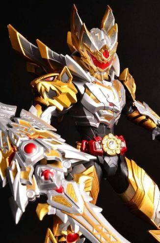 "的状态,,而且手臂会追加装甲,其防御能力可以说是所有铠甲中最强的