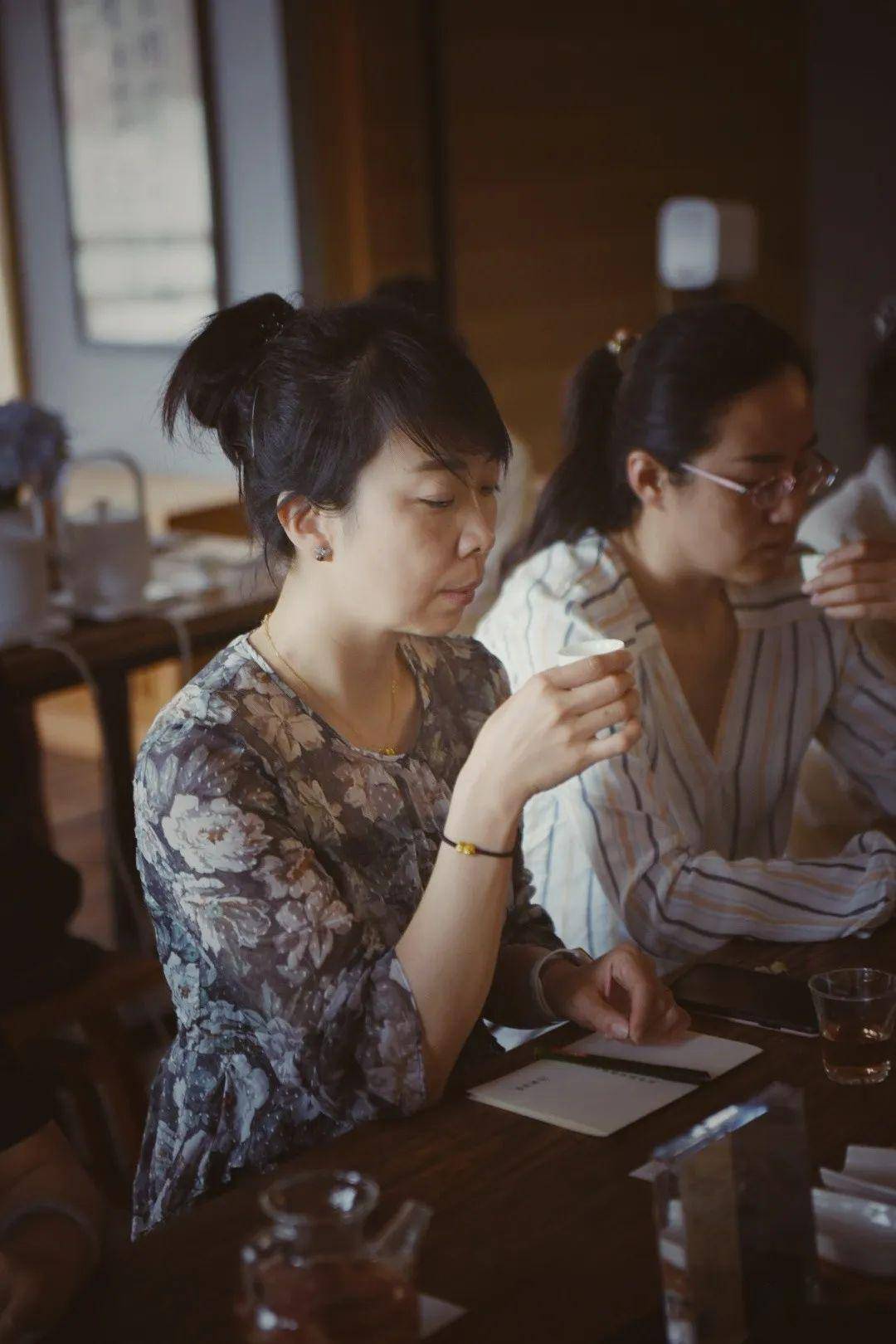 时间于茶,犹如时光于人,是沉淀的美好._张钦