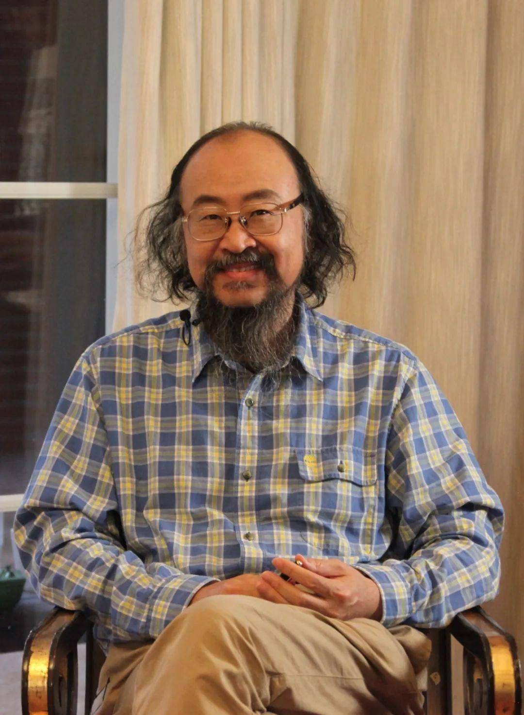 申老师曾在2005年与推动《红书》出版的荣学家索努先生见面聊天,听他