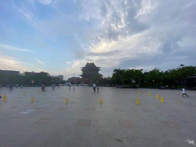 爆料▎临汾鼓楼广场成了唐僧肉不花钱都想免费啃一块肉