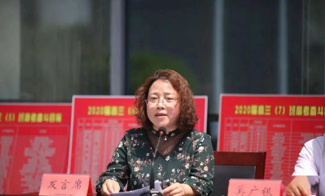 徐志红老师作为教师代表发言