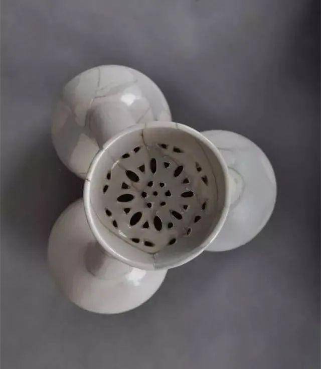 明永乐白釉三壶连通器修复件