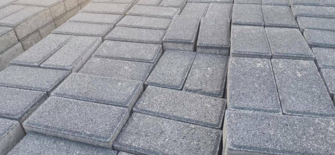 大量节约了实心砖的外购成本;30余万块砖混骨料路面砖,应用于钱唐农园