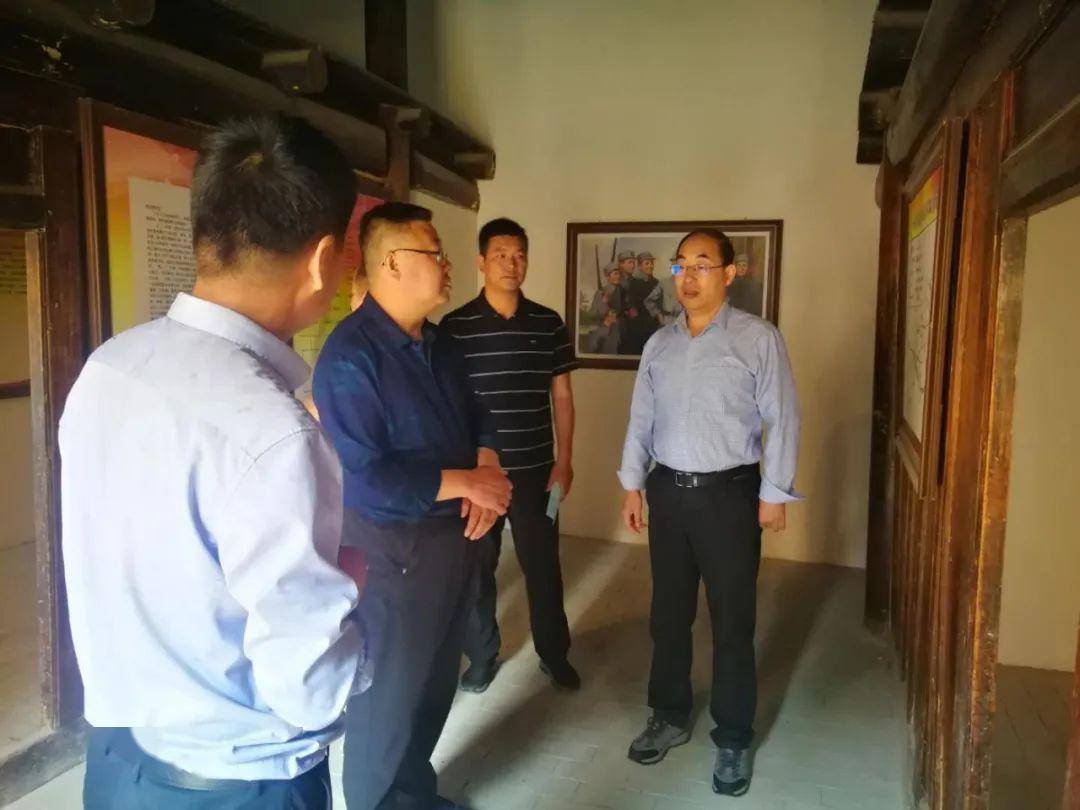 杨店动态陇南市委党校教务处主任副教授张振明一行深入杨店镇调研乡村