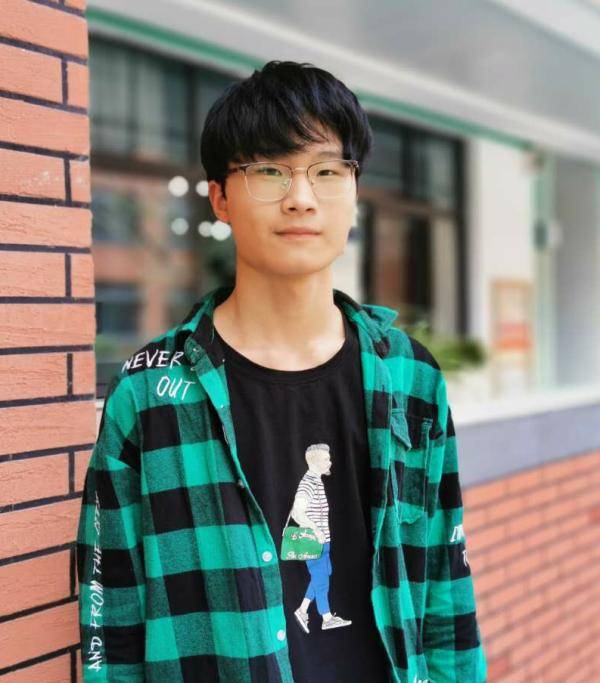 这个背影,好帅!_刘煜