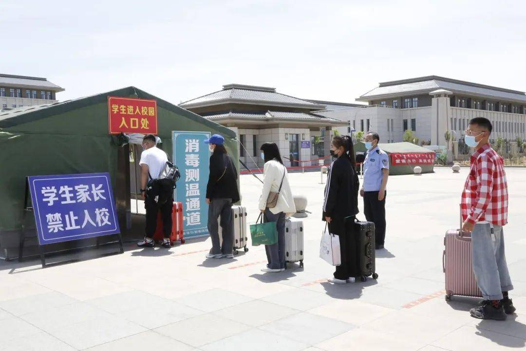 74直击大学开学现场