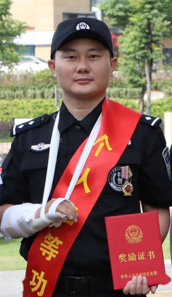 昨天,六安特警支队集结