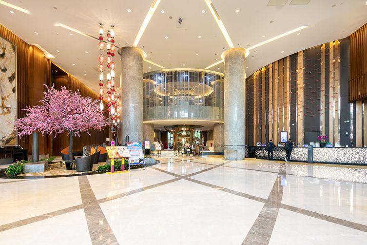 枕水河畔,景点环绕的亲子皇冠假日,暑期端午周末不涨价!_扬州