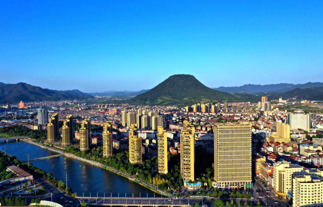 追新闻 | 南江壹号三期交付;横影学院学生拿下全国奖;横店足坛"疯狂