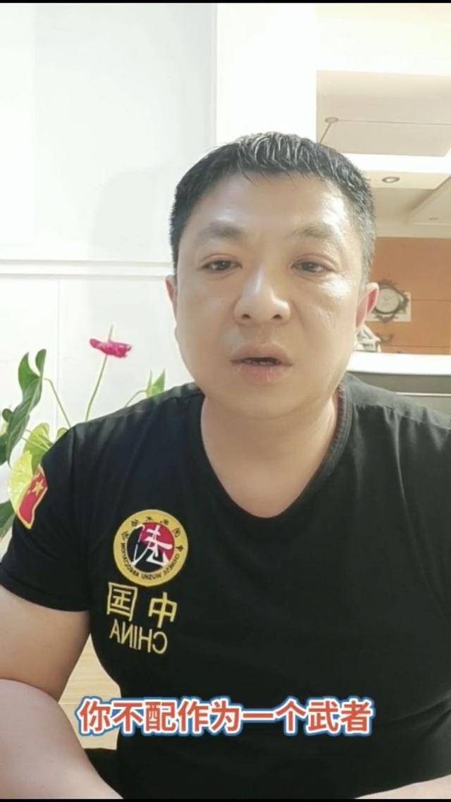 铁砂掌传人孙雷邀战武僧一龙你要是像个男人就来和我打一场