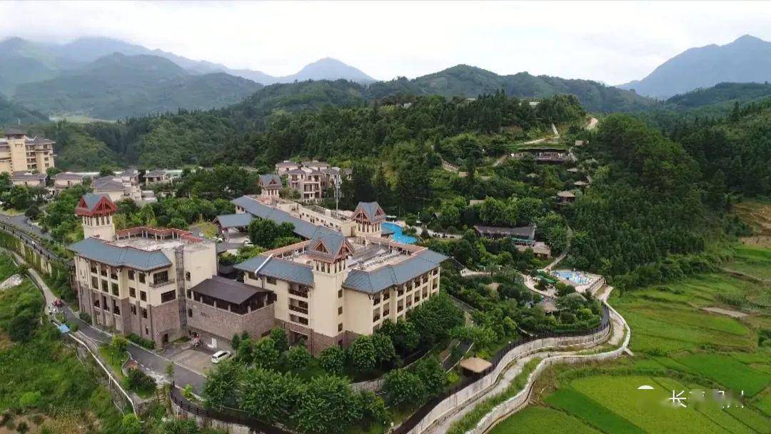 9%,境内有姑婆山,大桂山两座国家森林公园和大桂山鳄蜥,七冲两个国家